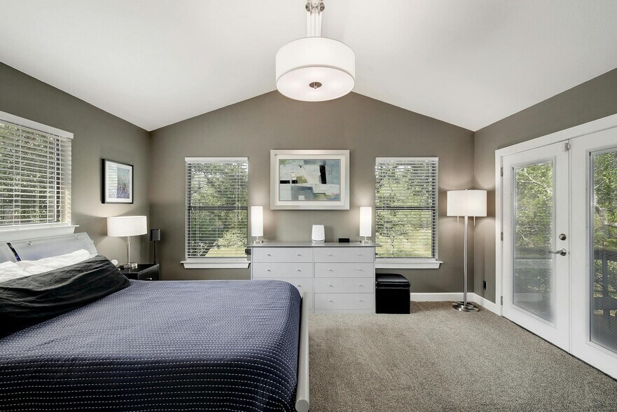 More Photos Of 21201 Kathy Ln, Spicewood Loft Creative Space For Sale