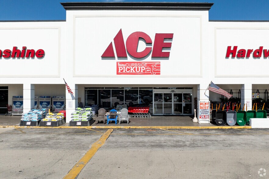 More Photos Of 18911 S Tamiami Trl, Fort Myers Storefront For Lease