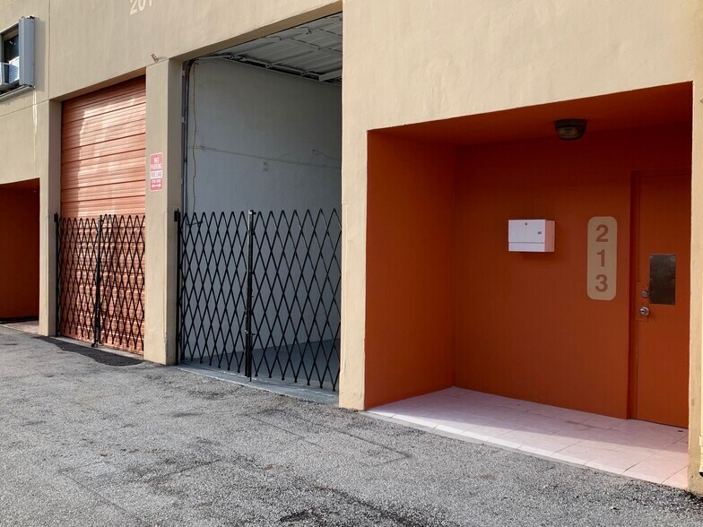 More Photos Of 2450 W 82nd St, Hialeah Coworking Space