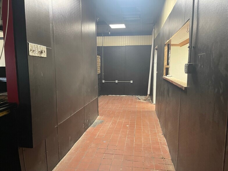 More Photos Of 1423 E Mound Rd, Decatur General Retail For Sale