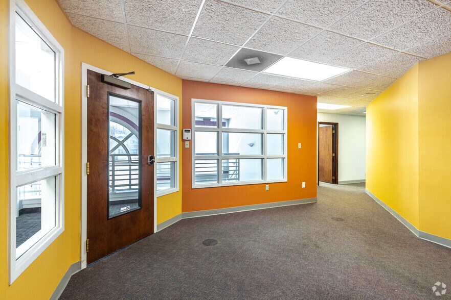 More Photos Of 3737 S Elizabeth St, Independence Office For Lease