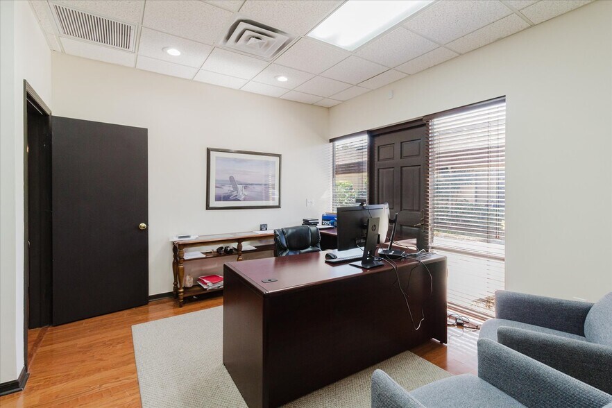 More Photos Of 611 Druid Rd E, Clearwater Office For Sale