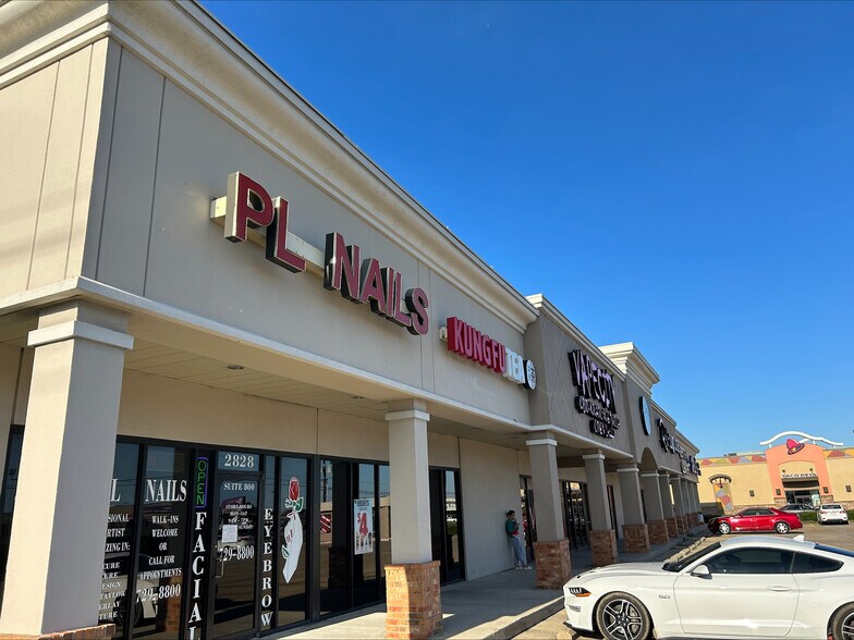 More Photos Of 2828 Highway 365, Nederland Storefront Retail Office For Lease