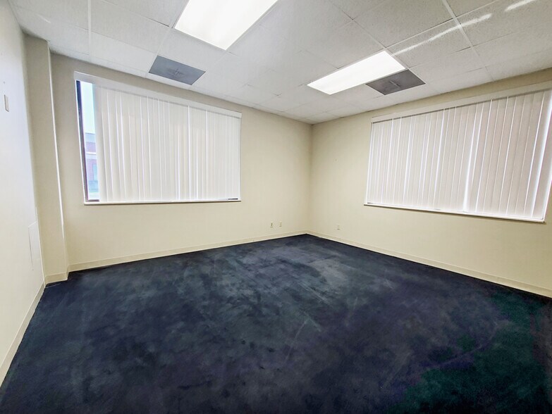 More Photos Of 1 Bronze Pointe Blvd, Swansea Loft Creative Space For Lease