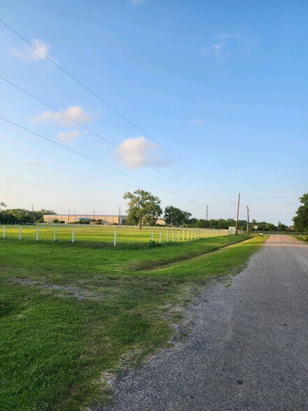 More Photos Of 405 Strawberry St, League City Land For Sale