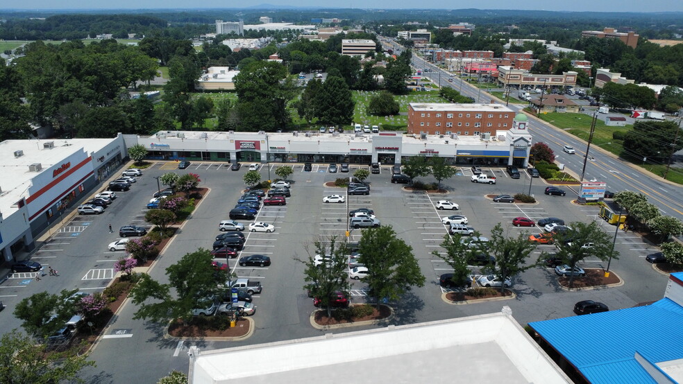 More Photos Of 206-300 N Frederick Ave, Gaithersburg Unknown For Lease