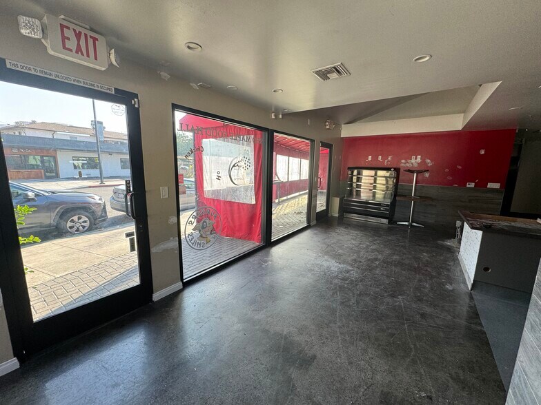 More Photos Of 4001 W Riverside Dr, Burbank Storefront For Lease