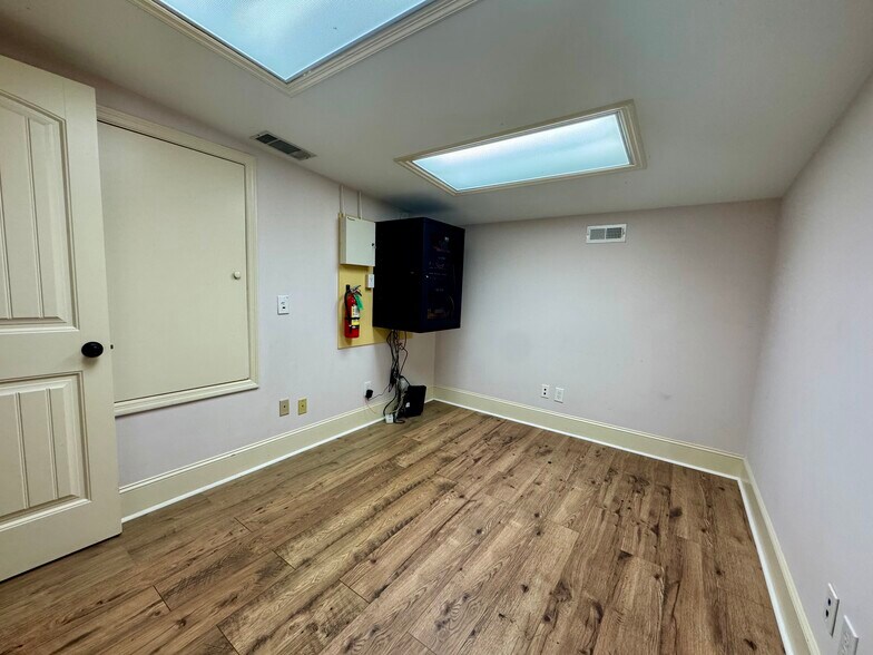 More Photos Of 386 Spanish Wells Rd, Hilton Head Research And Development For Sale