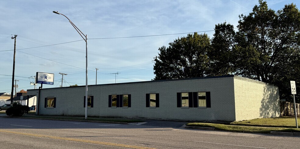 Primary Photo Of 1001 W Broadway St, Muskogee Medical For Sale