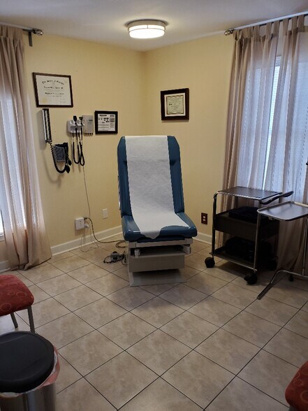 More Photos Of 2227 Idlewood Rd, Tucker Medical For Lease
