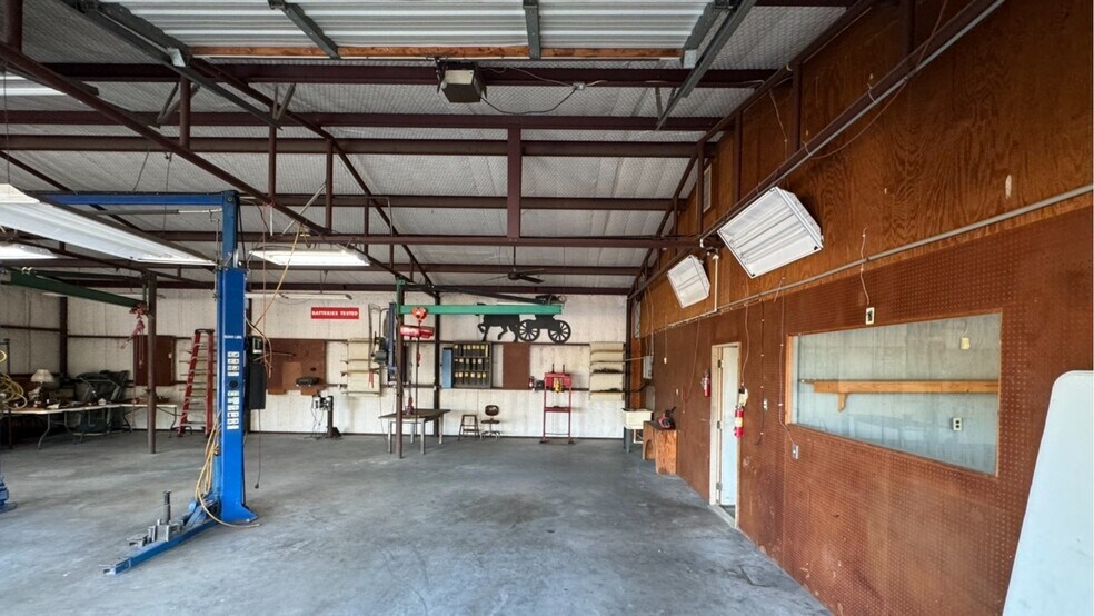 More Photos Of 645 NW 564 loop, Mineola Auto Repair For Lease