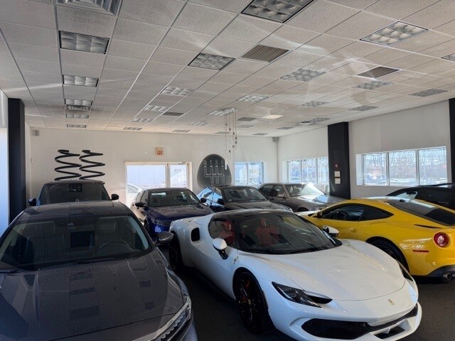 More Photos Of 207 W Central Ave, Maywood Showroom For Lease