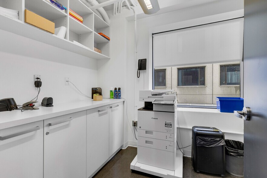 More Photos Of 525 Rue Sherbrooke E, Montréal Office For Sale