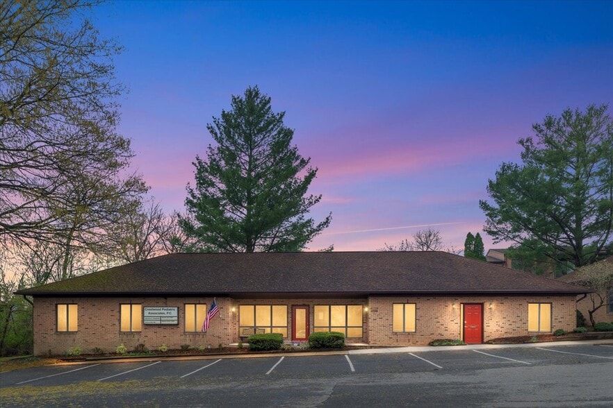 More Photos Of 10623 Crestwood Dr, Manassas Office For Sale