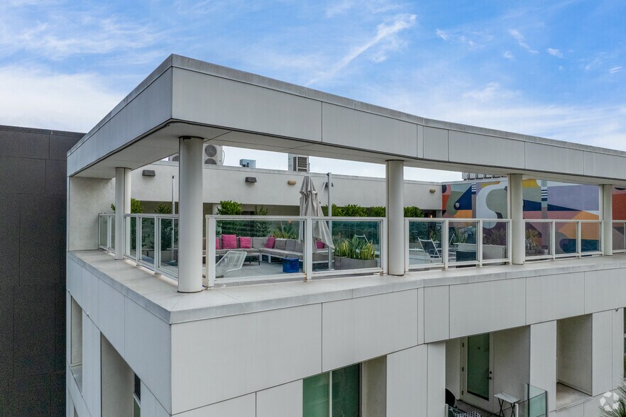 More Photos Of 1200 S Grand Ave, Los Angeles Apartments For Lease