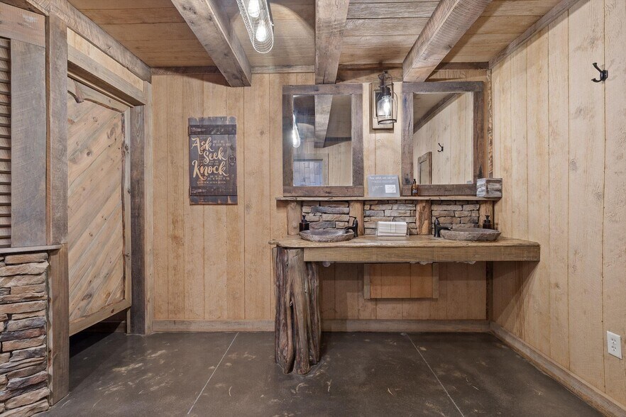 More Photos Of 1020 Thomas Rd, Benton Multifamily For Sale