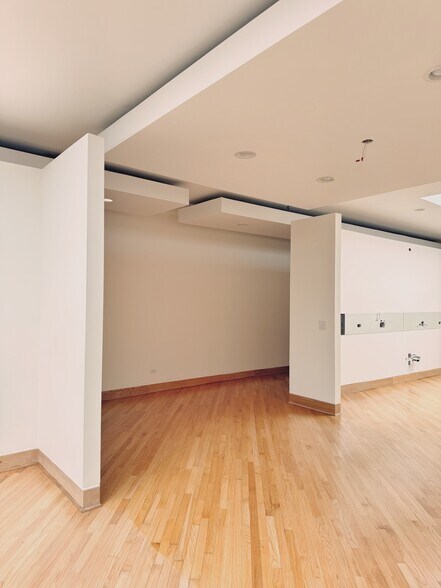 More Photos Of 1507-1509 S Michigan Ave, Chicago General Retail For Sale