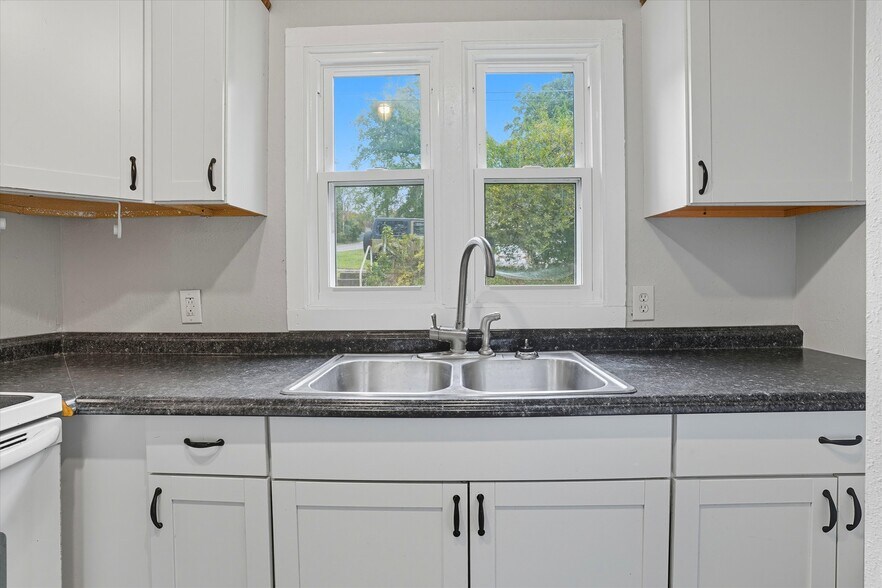 More Photos Of 100 Howard Ln, Oak Ridge Apartments For Sale