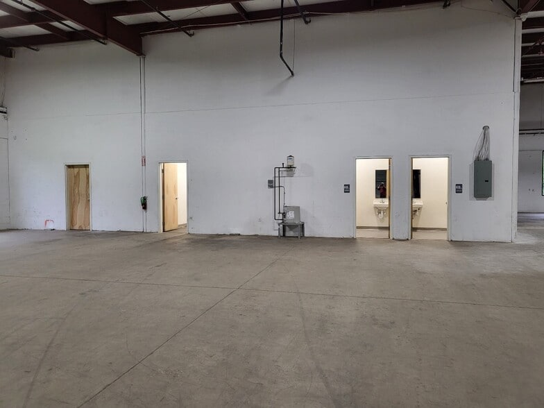 More Photos Of 600 Elmwood Ave, Sharon Hill Flex For Lease