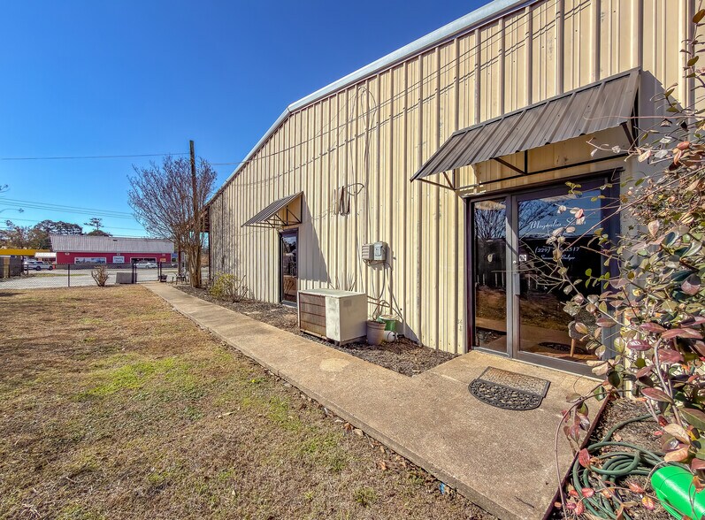 More Photos Of 1204 Dothan Rd, Bainbridge Flex For Lease