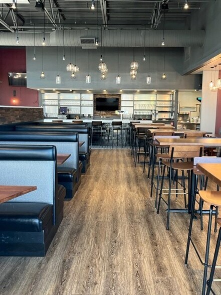 More Photos Of 2300-2328 Showtime Dr, Lansing Restaurant For Lease
