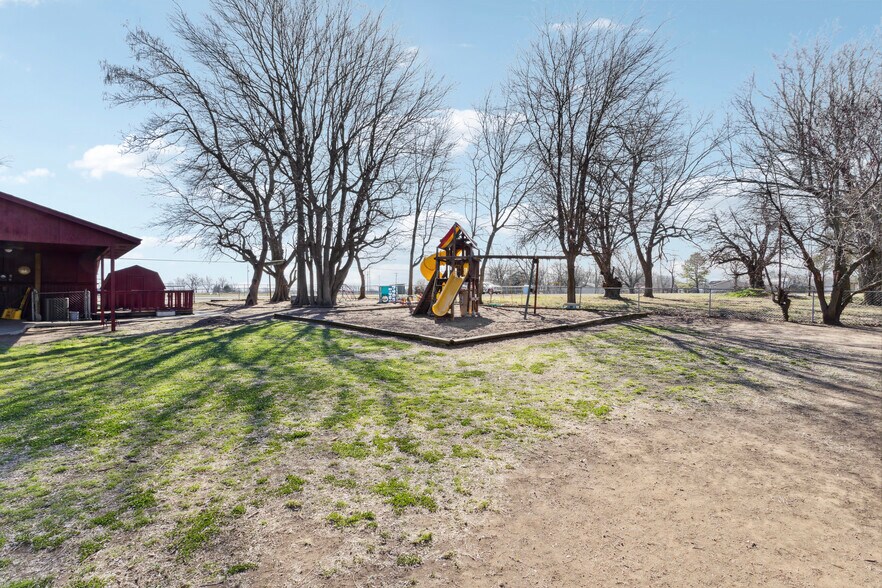 More Photos Of 235 Pine St, Oologah Daycare Center For Sale