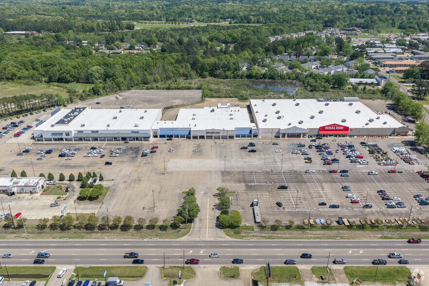 More Photos Of 2310-2318 Highway 45, Columbus Unknown For Lease