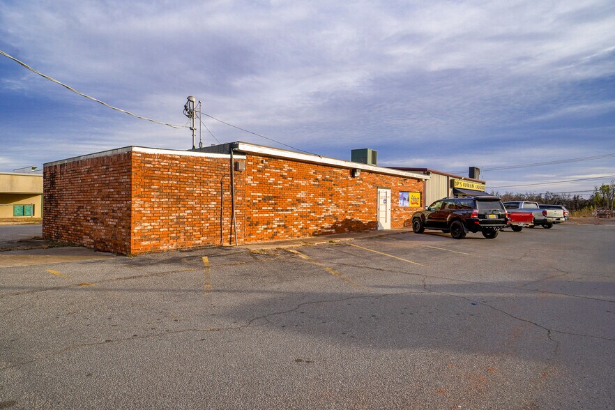 More Photos Of 11005 NE 23rd St,, Nicoma Park Freestanding For Sale