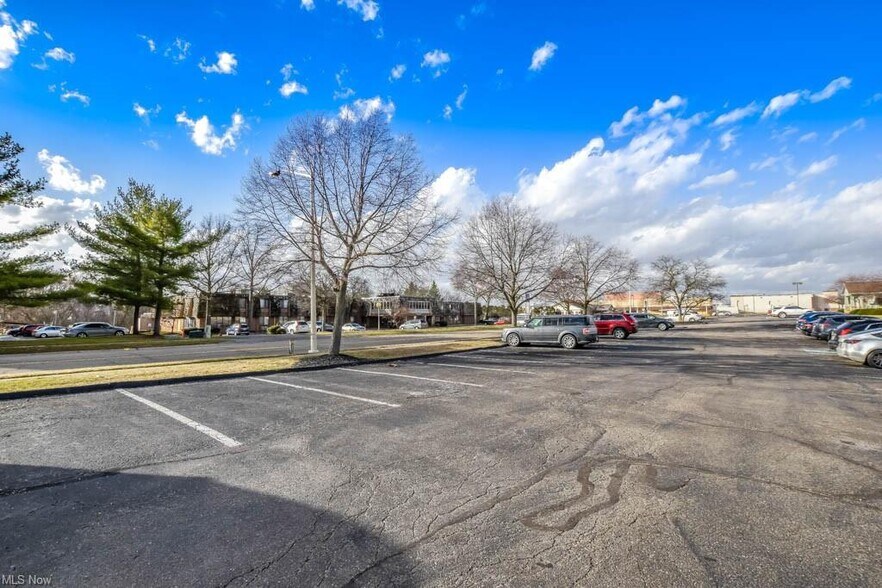 More Photos Of 4974 Higbee Ave NW, Canton Office For Lease