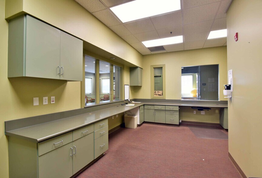 More Photos Of 354 E Washington Ave, Ashburn Healthcare For Sale