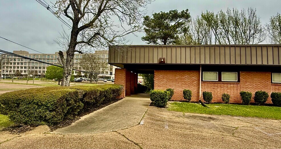 More Photos Of 1814 Hospital Dr, Jackson Healthcare For Sale