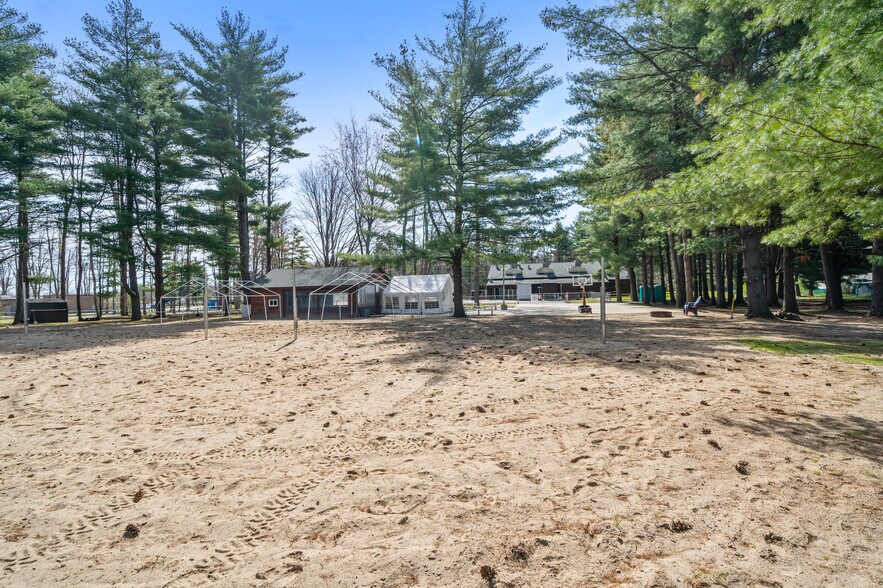 More Photos Of 8826 Gratiot Ave, Columbus Restaurant For Sale