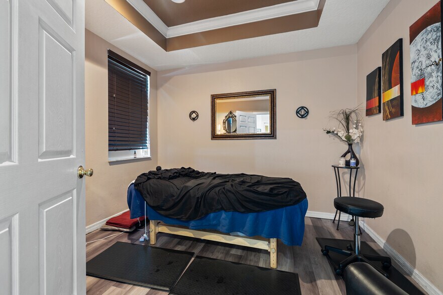 More Photos Of 10941-10943 Countryway Blvd, Tampa Office For Sale