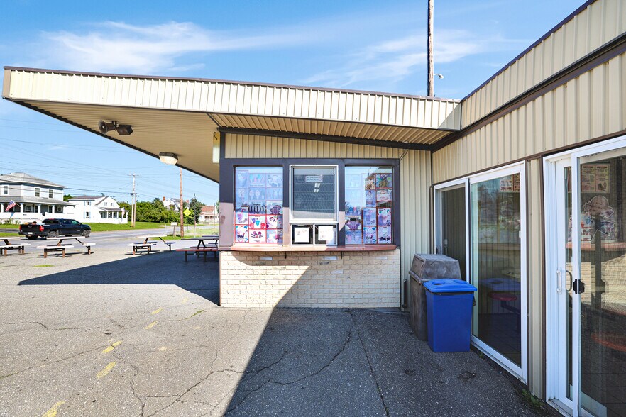 More Photos Of 232 Main St, Van Buren Restaurant For Sale