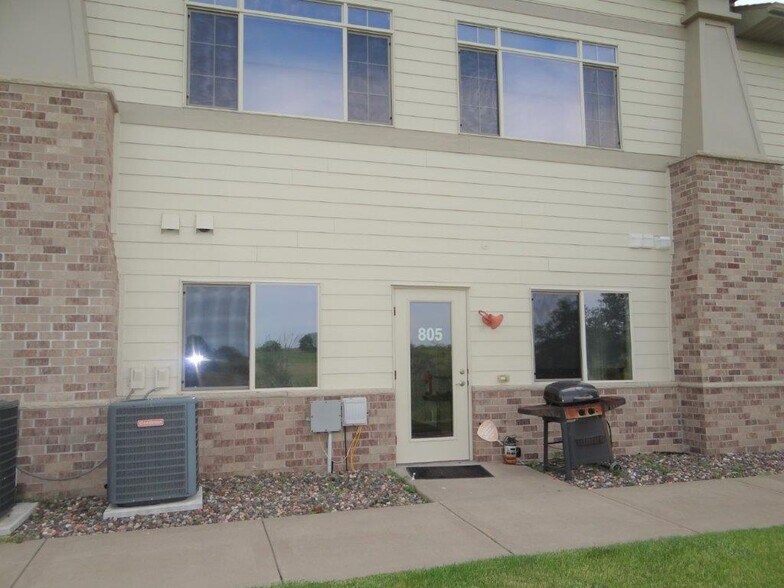 More Photos Of 801-809 Meander Ct, Medina Loft Creative Space For Lease