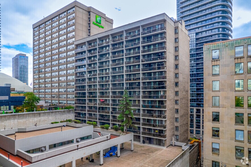 More Photos Of 20 Carlton Street, 25 Wood St, Toronto Apartments For Lease