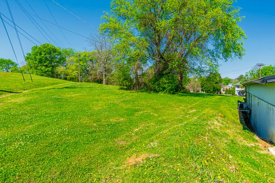 More Photos Of 806 Washington St W, Fayetteville General Retail For Sale