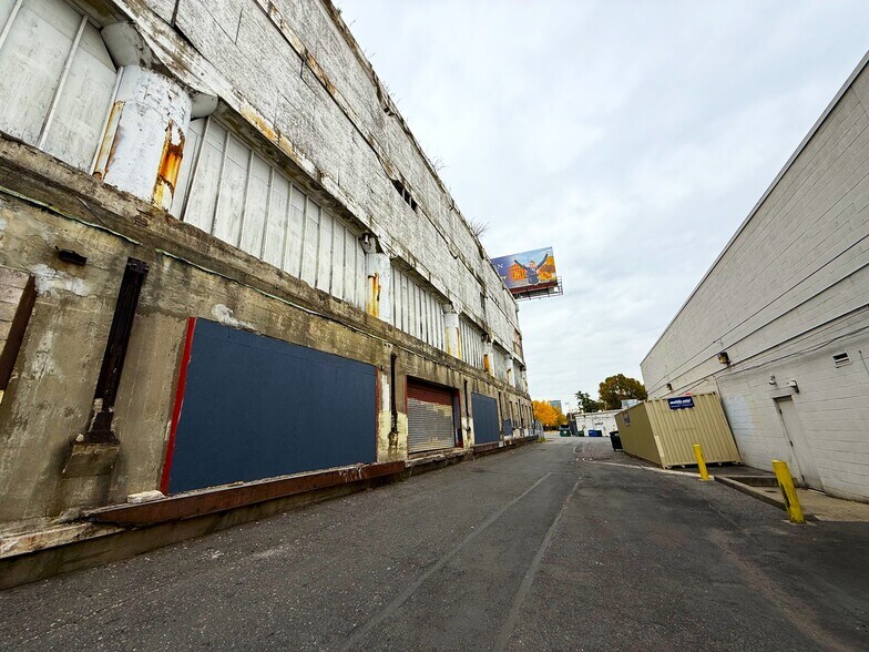 More Photos Of 1100R S Christopher Columbus Blvd, Philadelphia Industrial For Sale