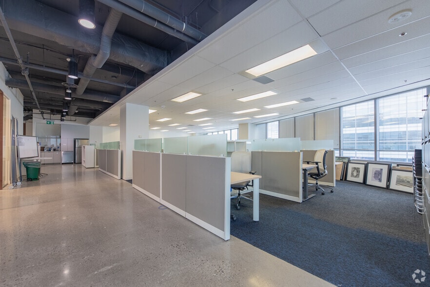 More Photos Of 55 Commerce Valley Dr W, Markham Unknown For Lease