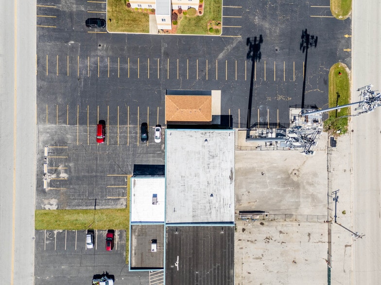 More Photos Of 17143 Westview Ave, Thornton Industrial For Sale