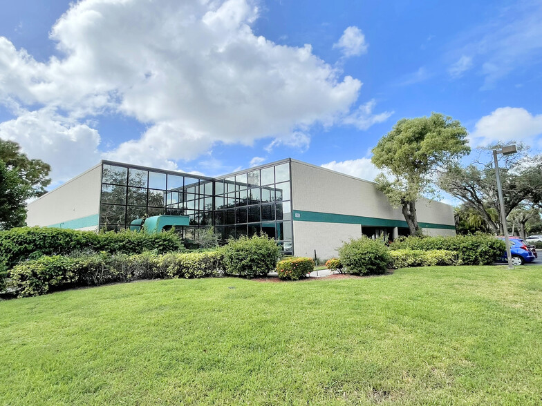 Primary Photo Of 2900 Horseshoe Dr S, Naples Warehouse For Lease