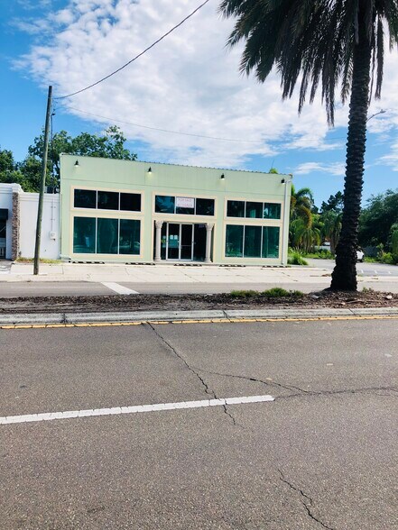 More Photos Of 2905 W Kennedy Blvd, Tampa Freestanding For Sale