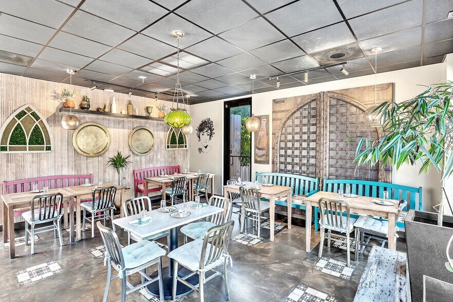 More Photos Of 20-30 NW 34th St, Miami Storefront Retail Office For Lease