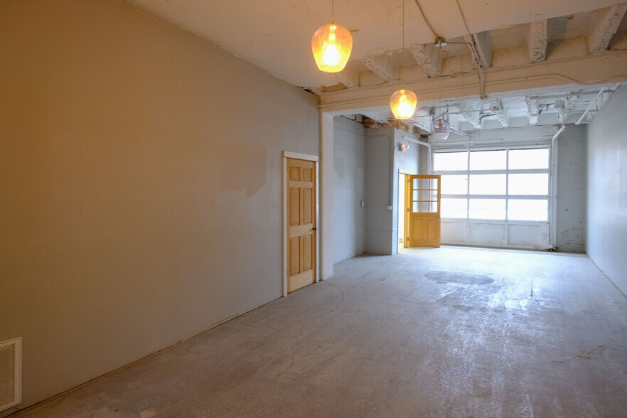 More Photos Of 408 W Main St, Benton Harbor Freestanding For Lease