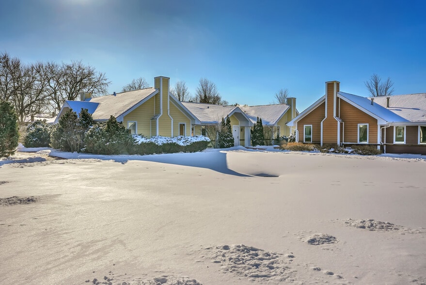 More Photos Of 16W621 S Frontage Rd, Willowbrook Hotel For Sale