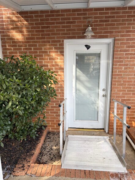 More Photos Of 122 Memorial Dr, Greer Loft Creative Space For Lease