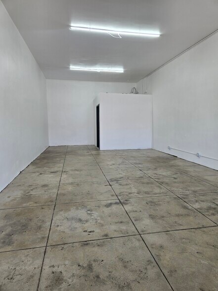 More Photos Of 1816-1822 S San Pedro St, Los Angeles Storefront For Lease