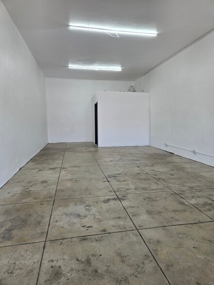 More Photos Of 1816-1822 S San Pedro St, Los Angeles Storefront For Lease