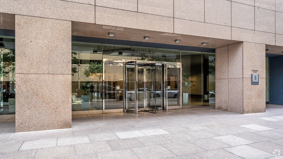More Photos Of 1100 Louisiana St, Houston Office For Lease