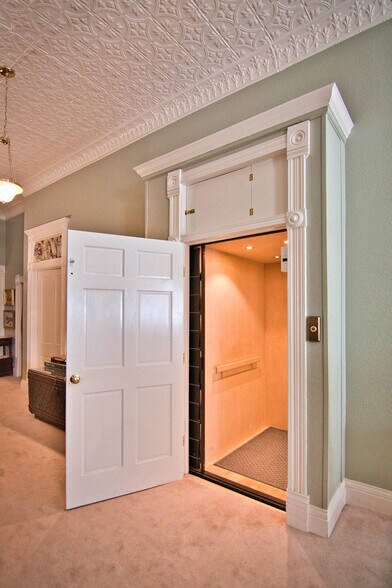 More Photos Of 226 Fort McKavitt St, Mason Hospitality For Sale